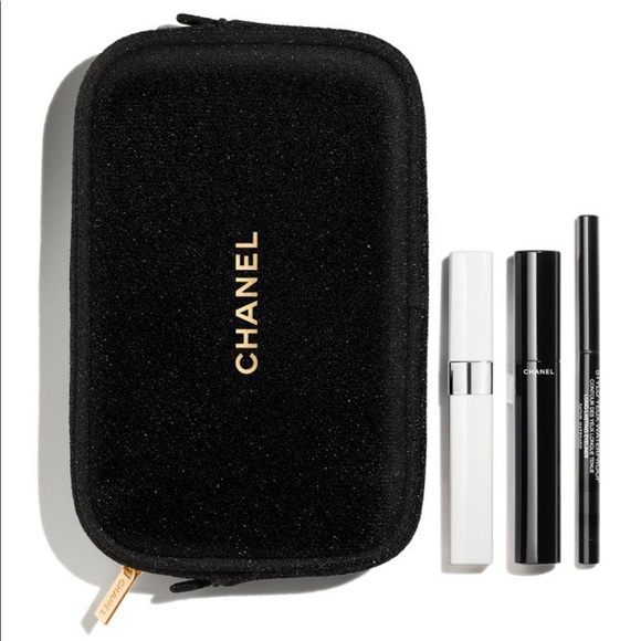 CHANEL Other - Chanel Limited Edition Eyes To Mesmerize Holiday